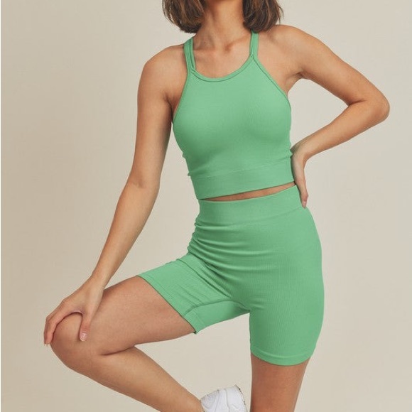 Green Goddess Seamless Workout Set - Picture 5 of 9